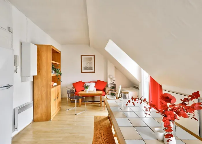 Διαμέρισμα Cosy Under The Roofs Of